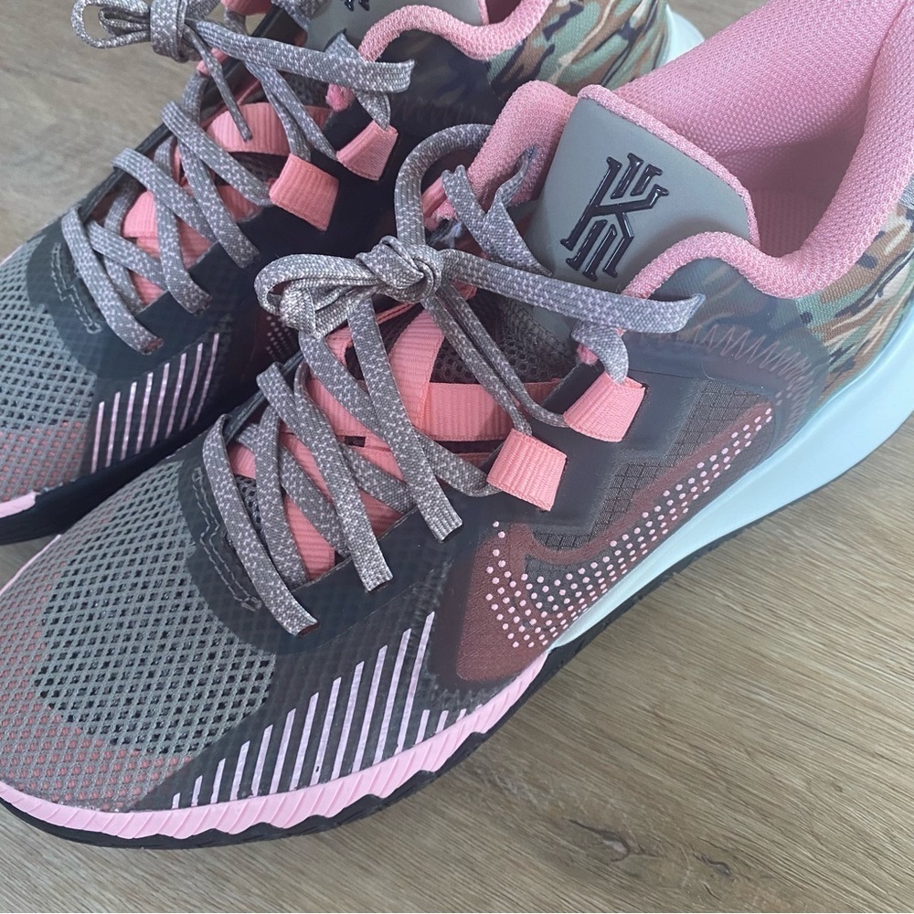 Nike Kyrie Flytrap V Moon Fossil/Med Soft Pink Sail - Picture 6 of 8